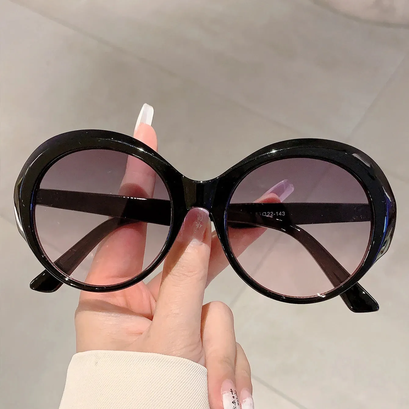 "Minute Girl" Vintage Round Frame Sunglasses