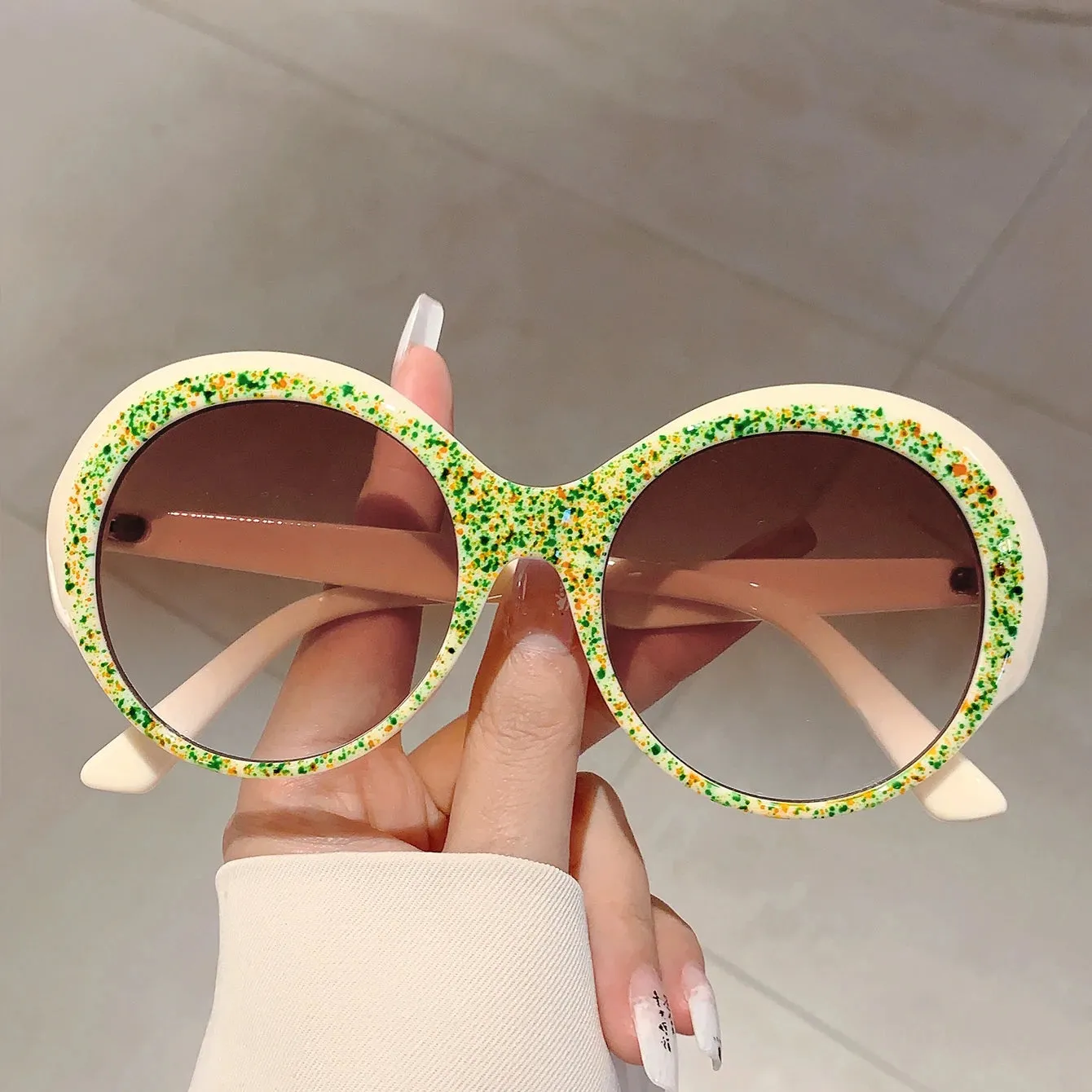 "Minute Girl" Vintage Round Frame Sunglasses
