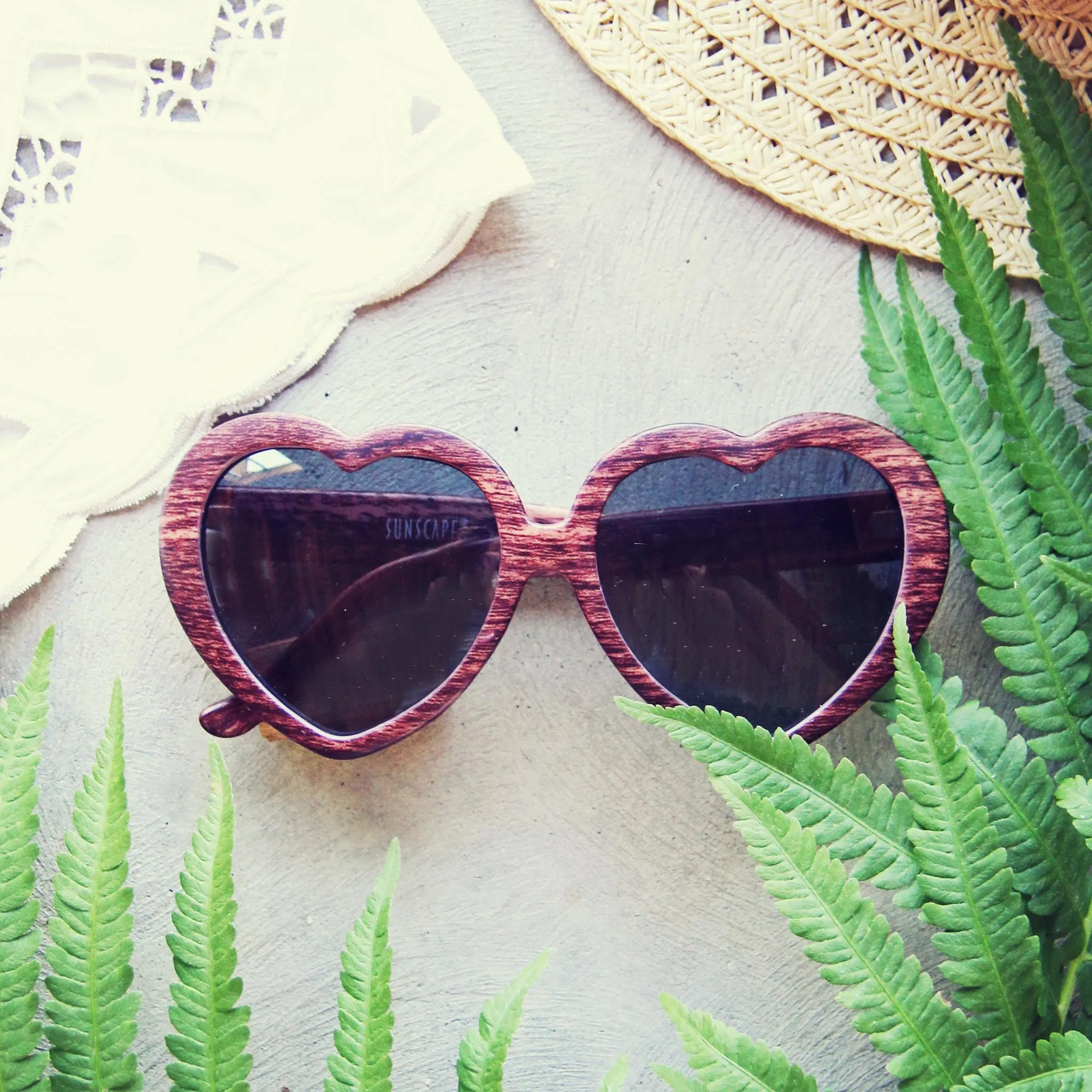 Woodie Heart Sunnies